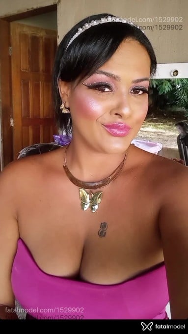 Acompanhante mulher com cabelo castanho de olhos castanhos - Morena Acompanhante mulher com cabelo castanho de olhos castanhos - Morena