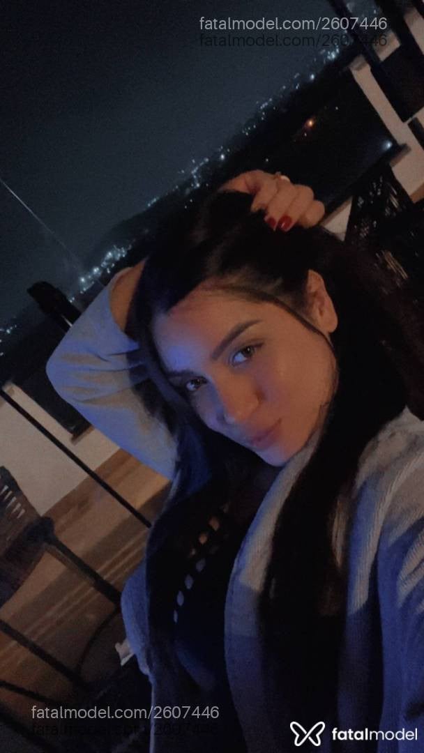Acompanhante mulher morena (o) de olhos castanhos - Branca