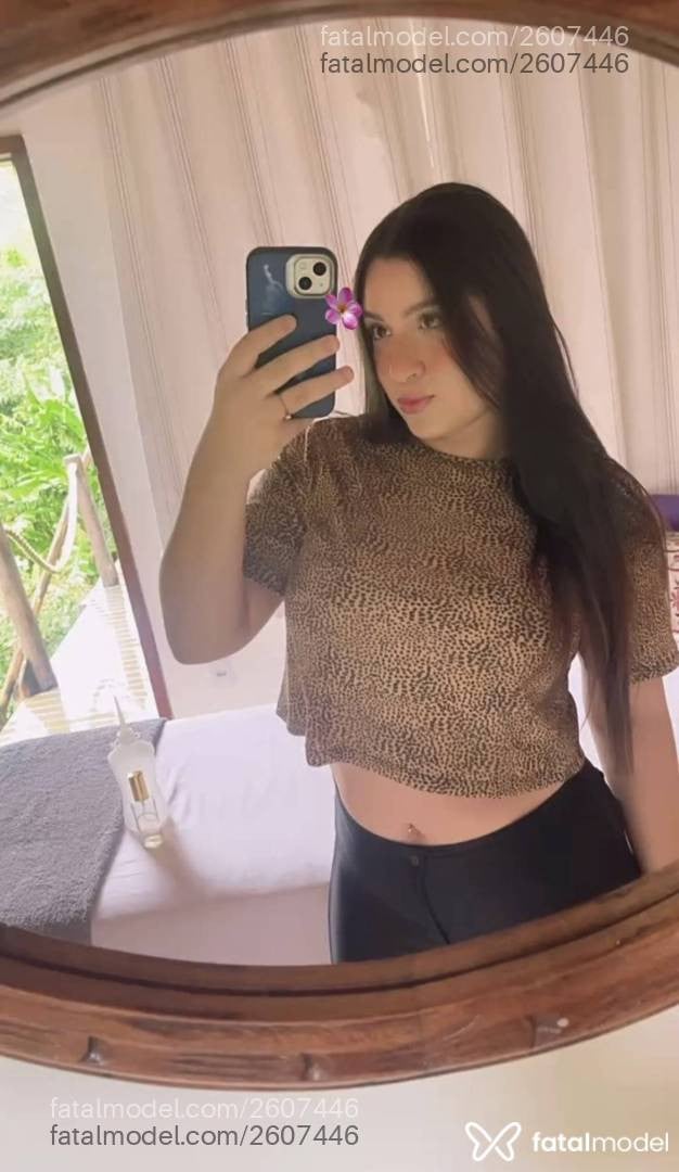 Acompanhante mulher morena (o) de olhos castanhos - Branca