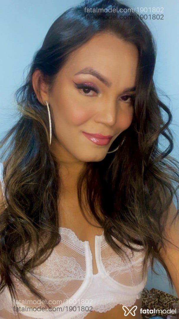 Acompanhante mulher trans com cabelo castanho de olhos pretos em São José - Isabelle Malcher