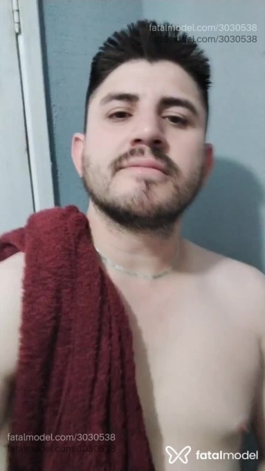 Acompanhante homem com cabelo castanho de olhos castanhos em Virtual Acompanhante homem com cabelo castanho de olhos castanhos em Virtual - Robert Santos