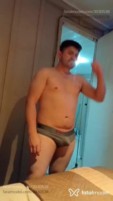 Acompanhante homem com cabelo castanho de olhos castanhos em Virtual Acompanhante homem com cabelo castanho de olhos castanhos em Virtual - Robert Santos