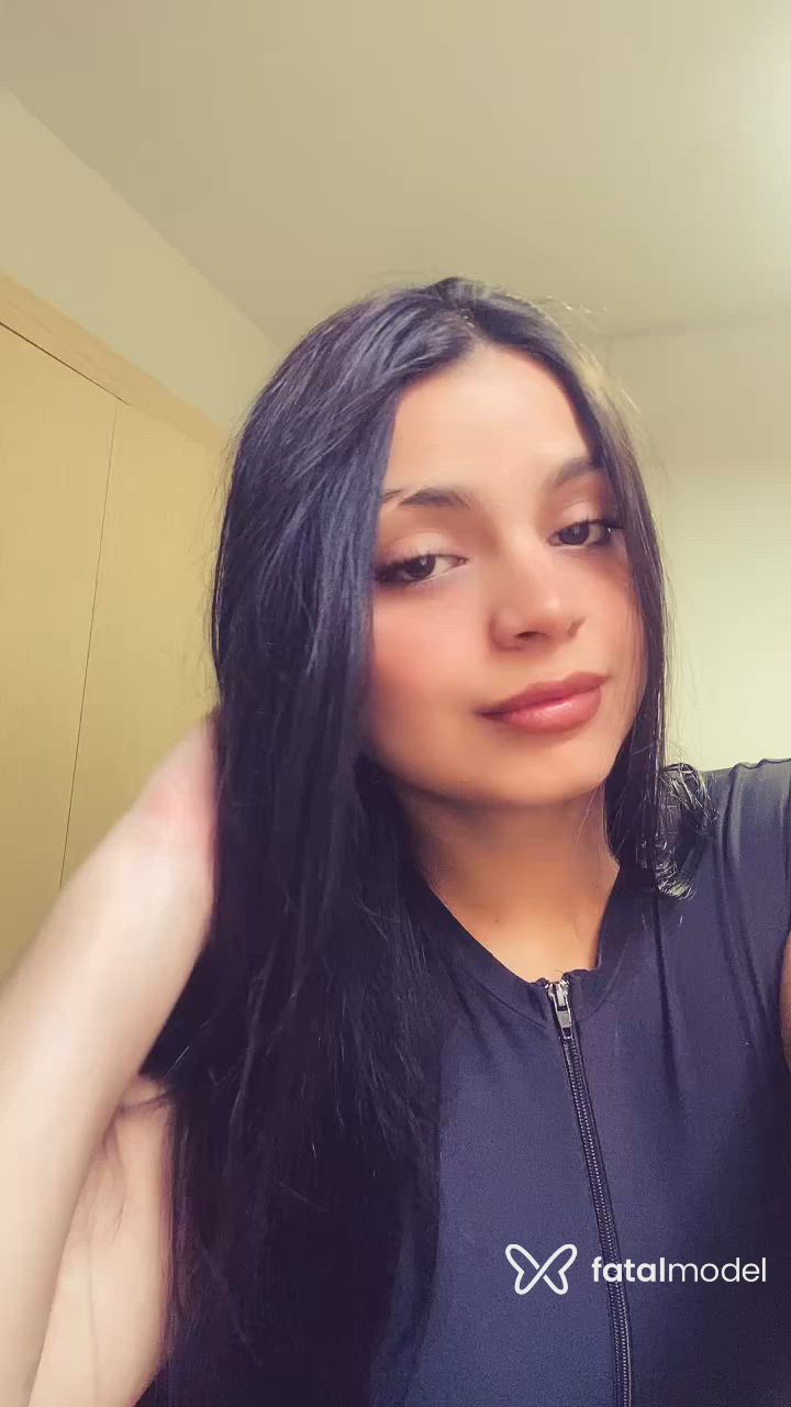 Acompanhante mulher morena (o) de olhos castanhos - Jordana Maya