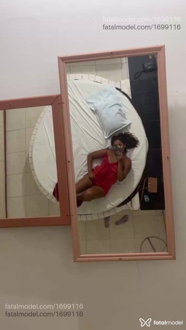 Acompanhante mulher trans com cabelo castanho de olhos castanhos em Irecê Acompanhante mulher trans com cabelo castanho de olhos castanhos em Irecê - Laura