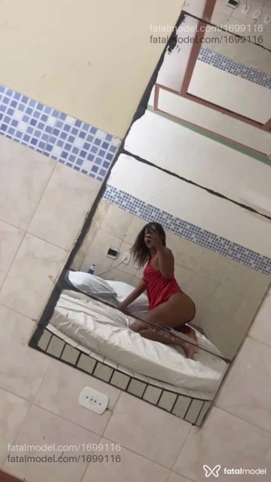 Acompanhante mulher trans com cabelo castanho de olhos castanhos em Irecê Acompanhante mulher trans com cabelo castanho de olhos castanhos em Irecê - Laura
