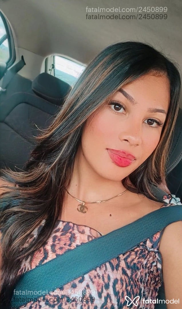 Acompanhante mulher trans com cabelo castanho de olhos pretos em Goiânia - Mavizinha