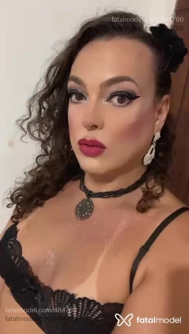 Acompanhante travesti com cabelo castanho de olhos castanhos em Macaé Acompanhante travesti com cabelo castanho de olhos castanhos em Macaé - Nicky Freitas