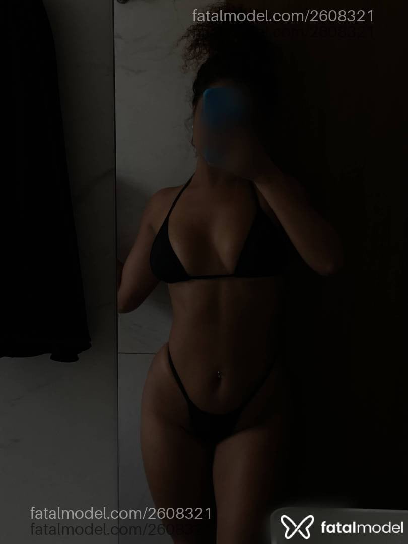 Acompanhante mulher morena (o) de olhos castanhos - Juliana