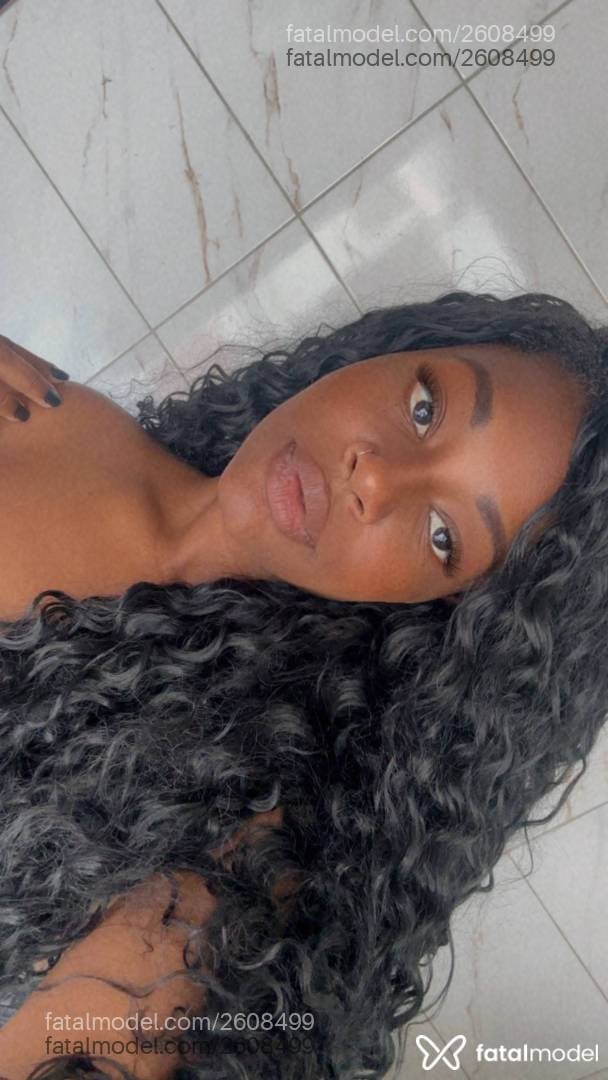 Acompanhante mulher com cabelo castanho de olhos castanhos - Cris Fon