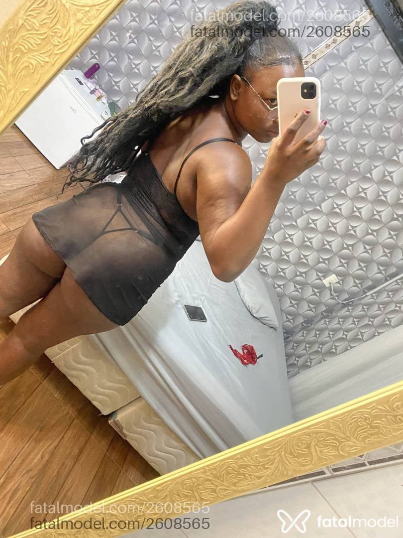 Acompanhante mulher com cabelo castanho de olhos pretos em Balneário Camboriú - Isa