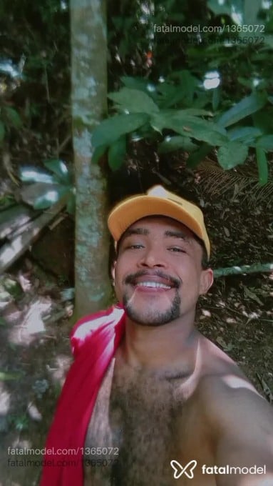 Acompanhante homem morena (o) de olhos pretos - Idras Acompanhante homem morena (o) de olhos pretos - Idras