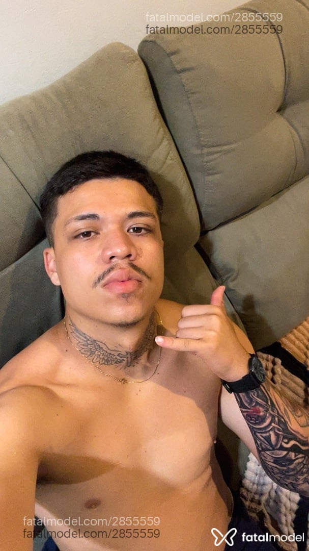 Acompanhante homem com cabelo castanho de olhos castanhos em Balneário Camboriú - Fábio