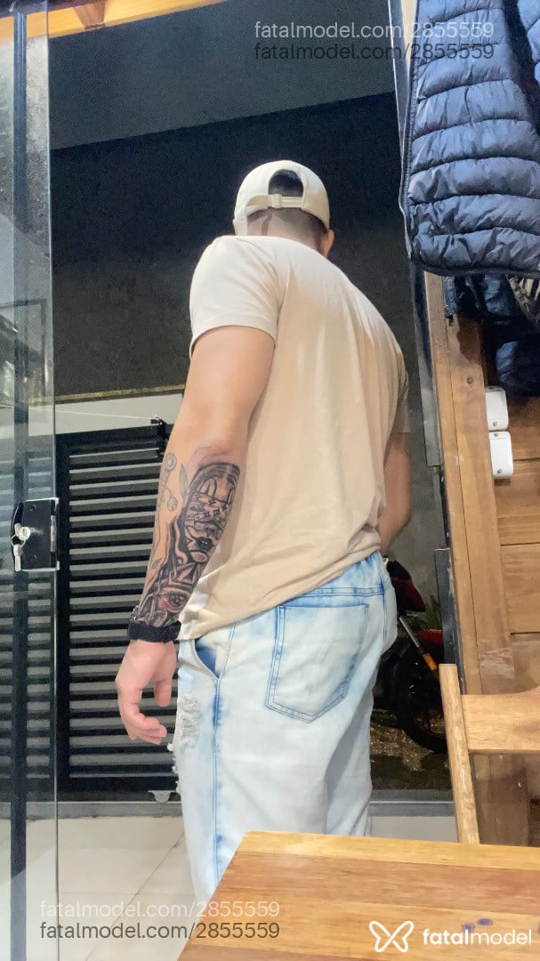 Acompanhante homem com cabelo castanho de olhos castanhos em Balneário Camboriú - Fábio