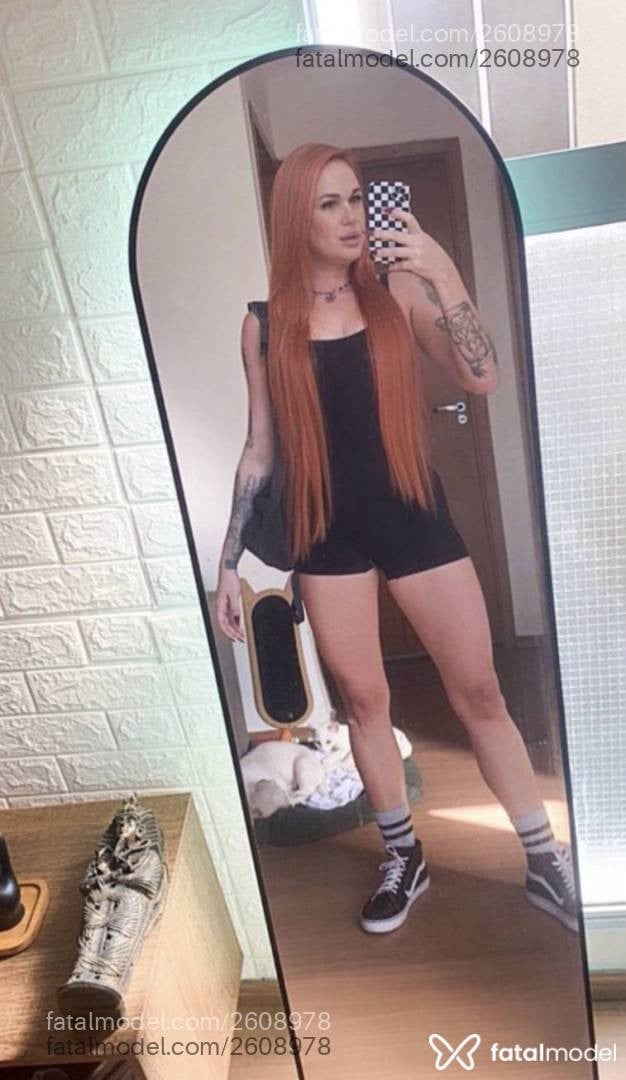 Acompanhante mulher ruiva (o) de olhos mel - Brenda
