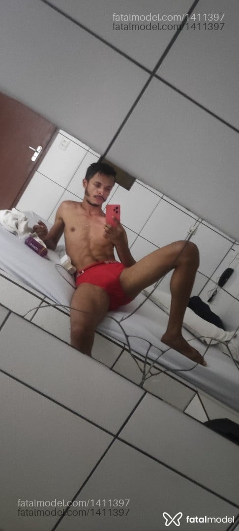 Acompanhante homem morena (o) de olhos pretos - Talismã Acompanhante homem morena (o) de olhos pretos - Talismã
