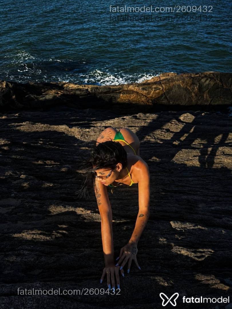 Acompanhante mulher morena (o) de olhos mel em Aracruz Acompanhante mulher morena (o) de olhos mel em Aracruz - Cristal