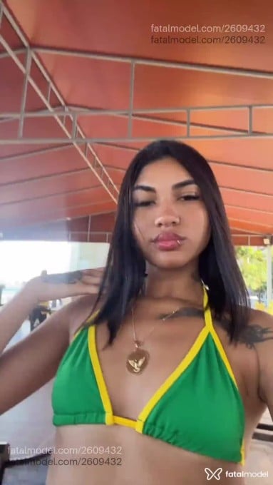 Acompanhante mulher morena (o) de olhos castanhos em Navegantes - Cristal