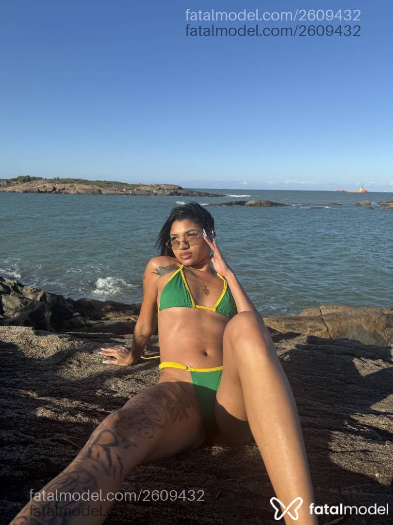 Acompanhante mulher morena (o) de olhos mel em Aracruz Acompanhante mulher morena (o) de olhos mel em Aracruz - Cristal