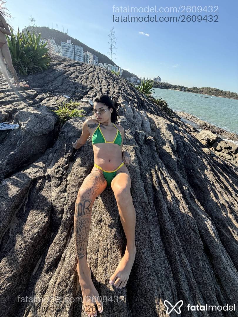 Acompanhante mulher morena (o) de olhos mel em Aracruz Acompanhante mulher morena (o) de olhos mel em Aracruz - Cristal