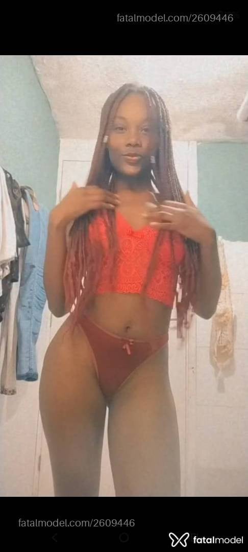 Acompanhante mulher com cabelo castanho de olhos castanhos em Paraty Acompanhante mulher com cabelo castanho de olhos castanhos em Paraty - Preta