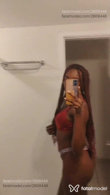 Acompanhante mulher com cabelo castanho de olhos castanhos em Paraty Acompanhante mulher com cabelo castanho de olhos castanhos em Paraty - Preta