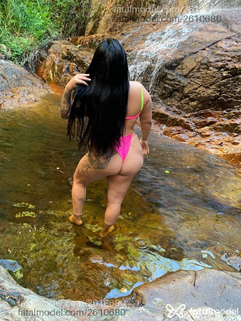 Acompanhante mulher morena (o) de olhos verdes - Bia Miranda Acompanhante mulher morena (o) de olhos verdes - Bia Miranda