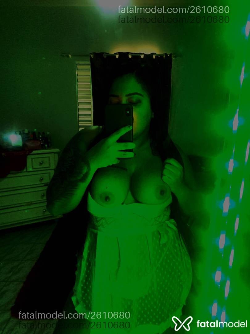 Acompanhante mulher morena (o) de olhos verdes - Bia Miranda