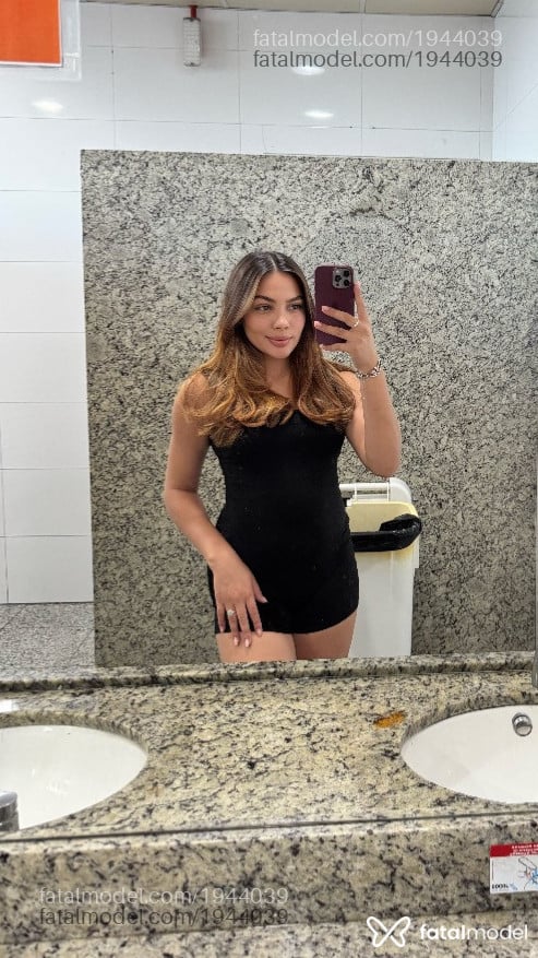 Acompanhante mulher loira (o) de olhos castanhos em Florianópolis - Hellen
