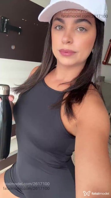Acompanhante mulher com cabelo castanho de olhos mel em Balneário Camboriú - Larissa
