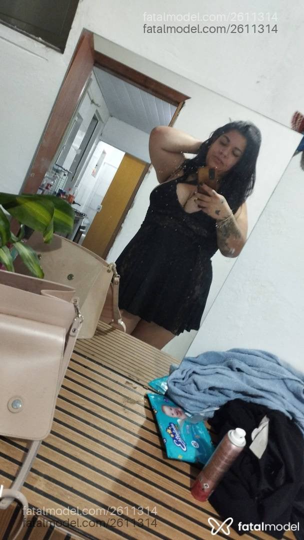 Acompanhante mulher com cabelo castanho de olhos verdes em Jaraguá do Sul - Carla