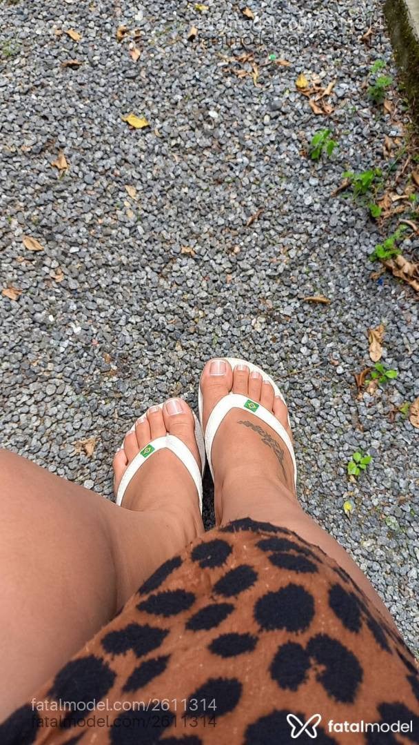 Acompanhante mulher com cabelo castanho de olhos verdes - Carla