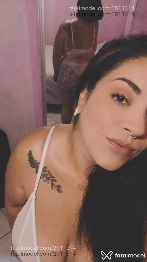 Acompanhante mulher com cabelo castanho de olhos verdes - Carla