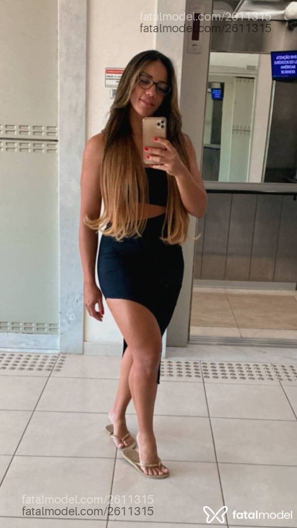 Acompanhante mulher morena (o) de olhos castanhos - Denise