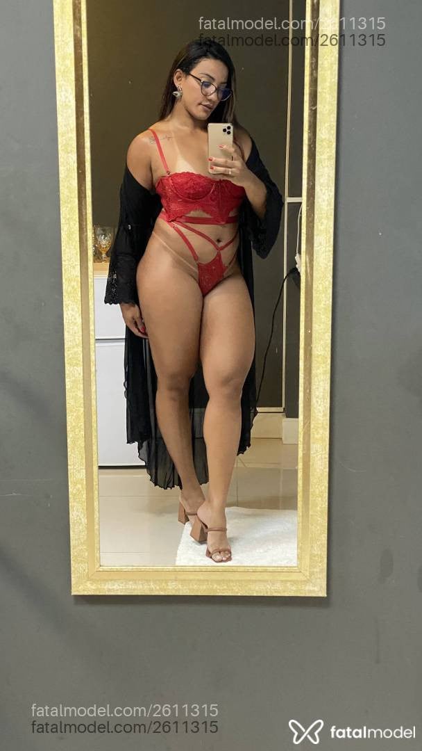 Acompanhante mulher morena (o) de olhos castanhos - Denise