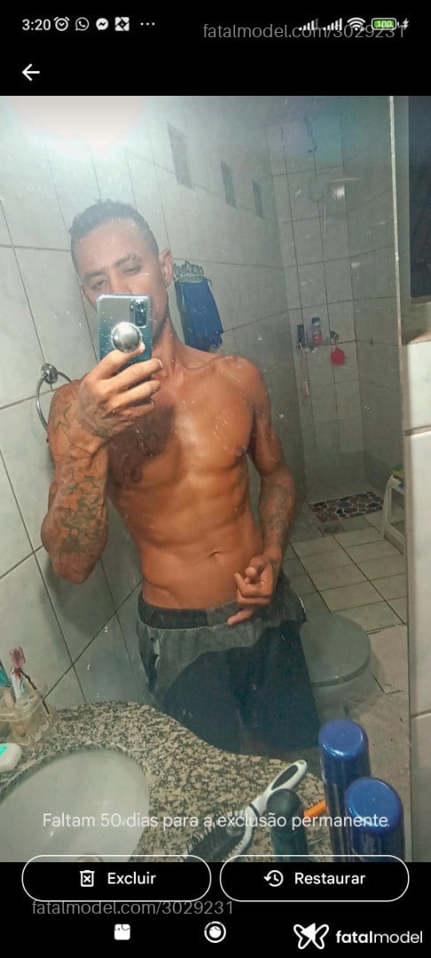 Acompanhante homem morena (o) de olhos castanhos em Jataí - Weiner