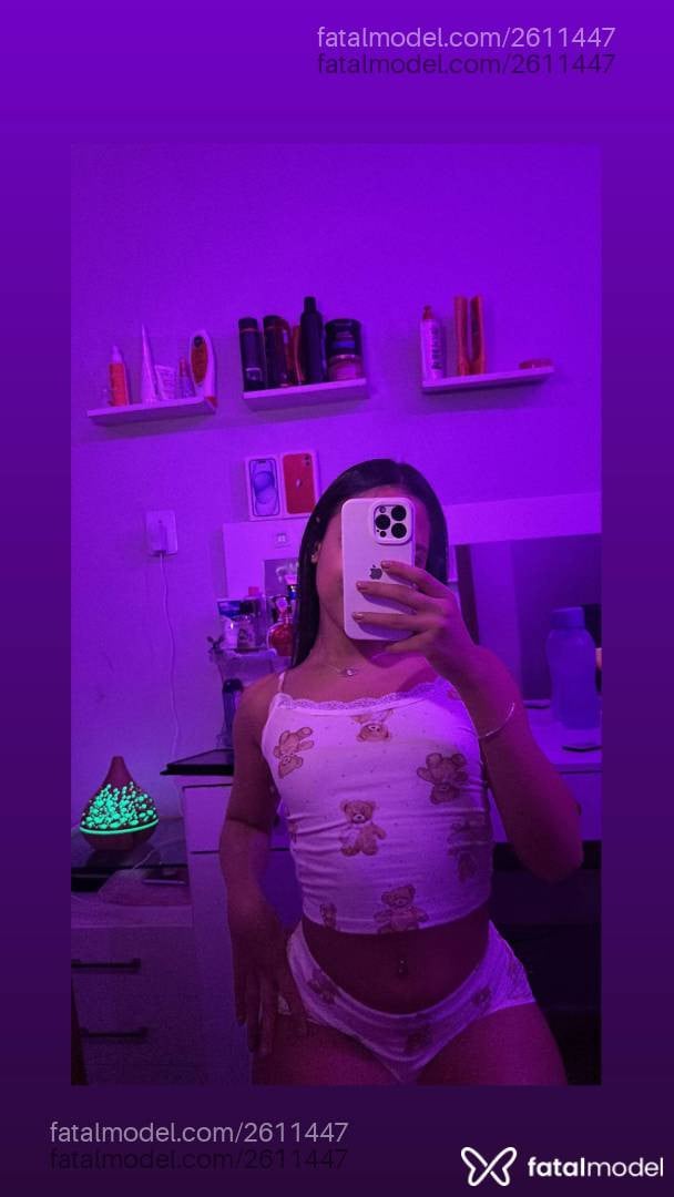 Acompanhante mulher trans com cabelo castanho de olhos pretos em Brasília - Rayane