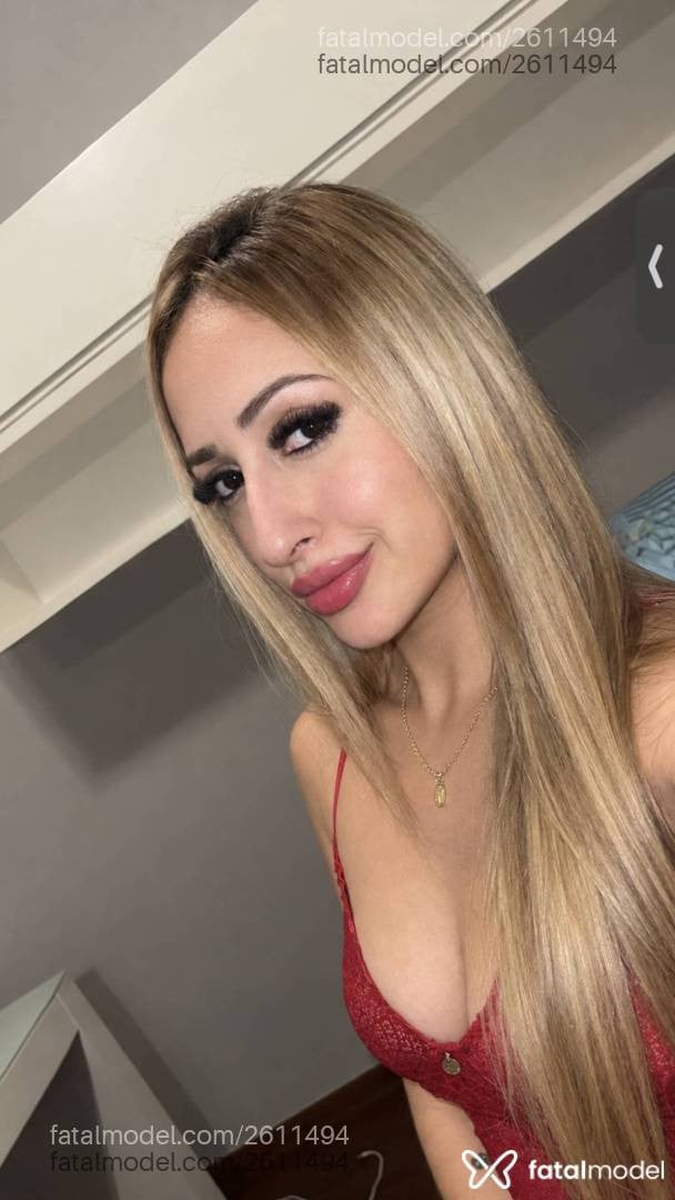 Acompanhante mulher loira (o) de olhos pretos - Mirella Medeiros