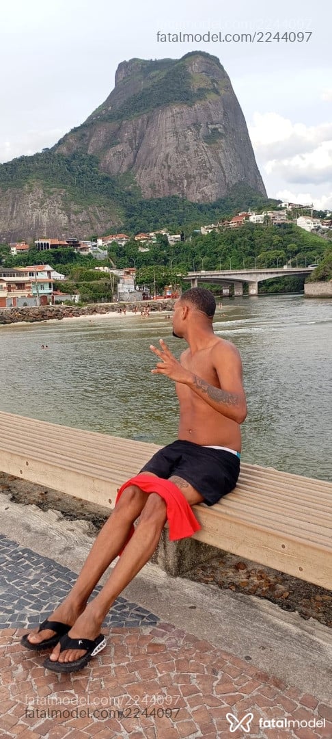 Acompanhante homem morena (o) de olhos castanhos em Rio de Janeiro - Miguel