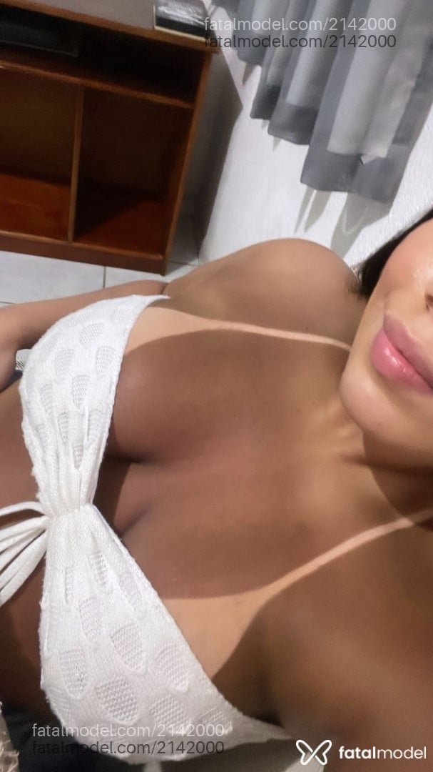 Acompanhante mulher com cabelo castanho de olhos castanhos - Luna Victoria