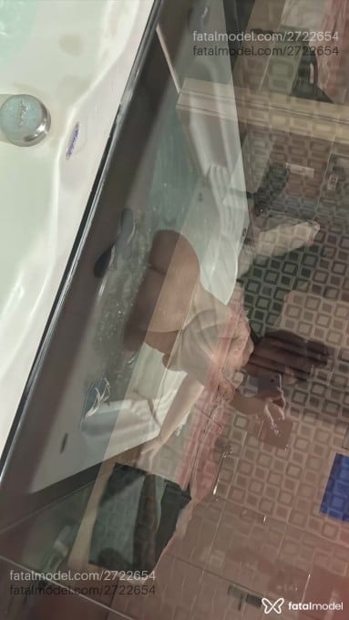 Acompanhante mulher com cabelo castanho de olhos pretos - Isadora