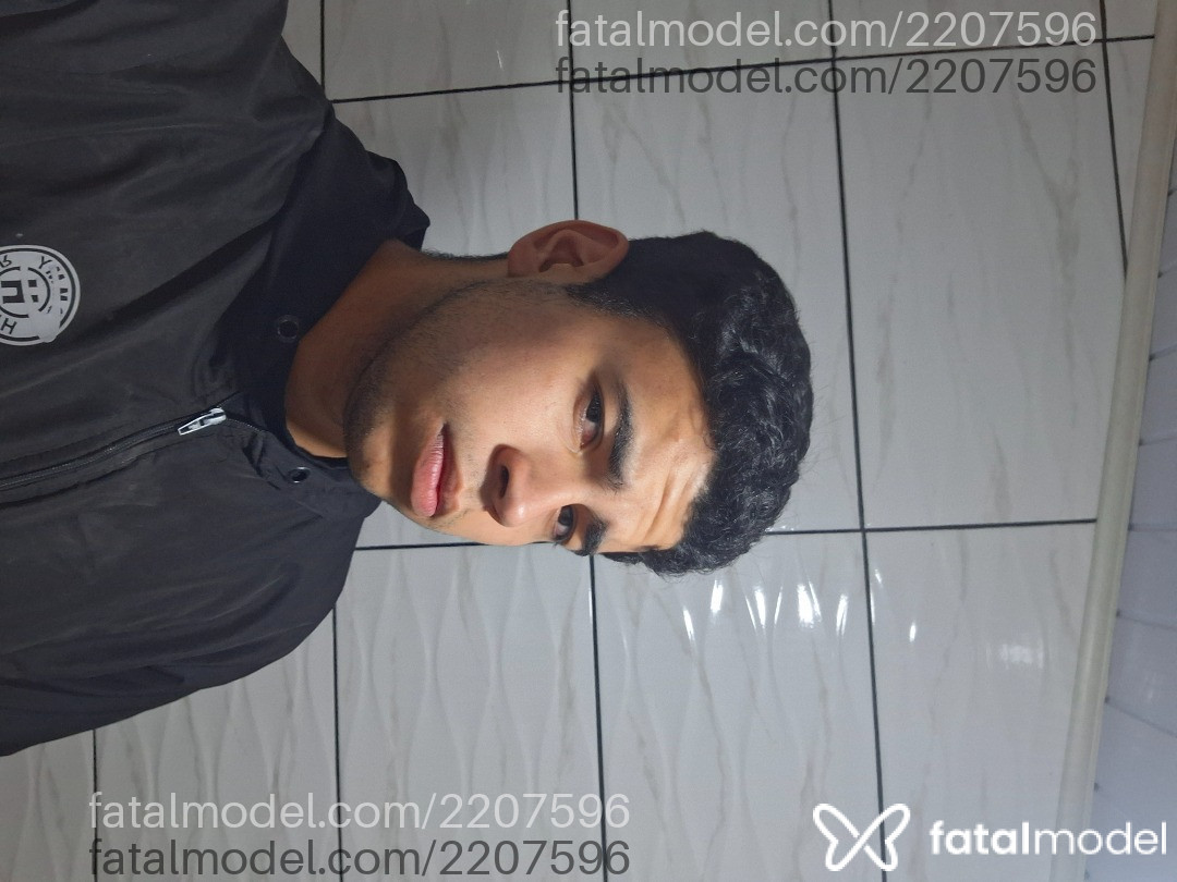 Acompanhante homem com cabelo grisalho de olhos pretos em Itapema - Lucas Pereira