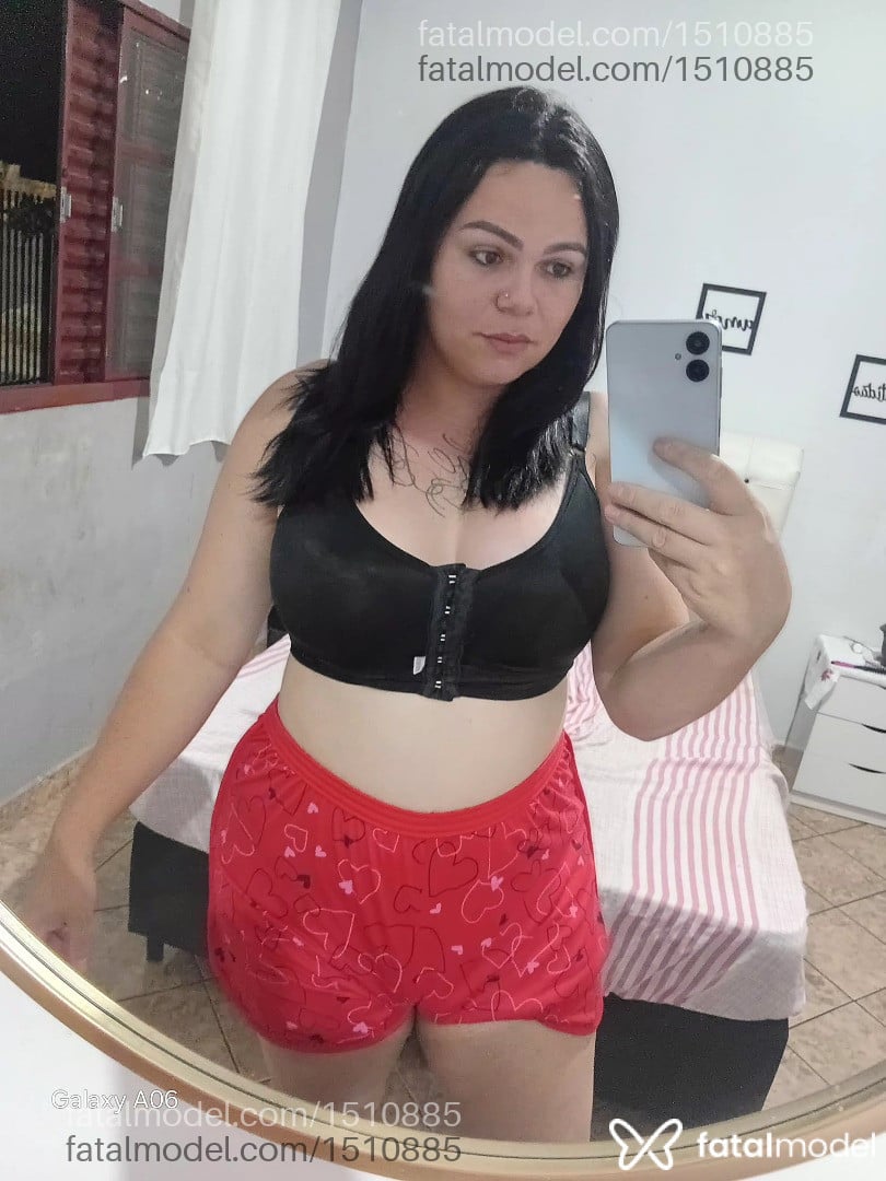 Acompanhante travesti com cabelo castanho de olhos castanhos em Santa Cruz do Rio Pardo - Isabela