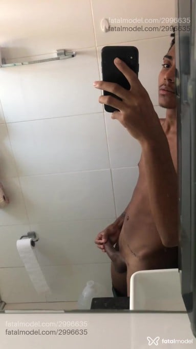 Acompanhante homem morena (o) de olhos pretos em Palmas Acompanhante homem morena (o) de olhos pretos em Palmas - Roberto