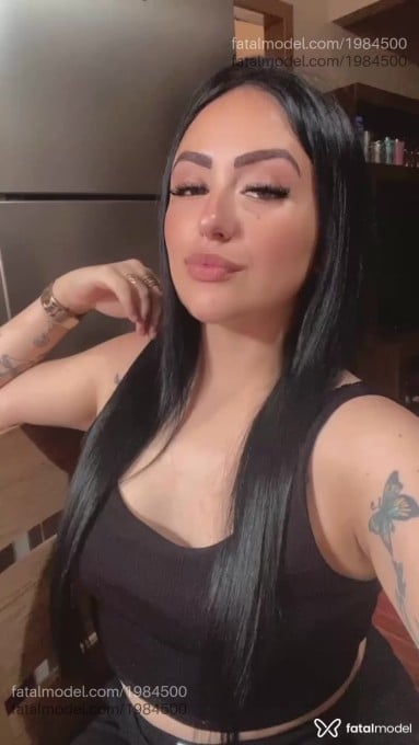 Acompanhante mulher morena (o) de olhos verdes - Caroline