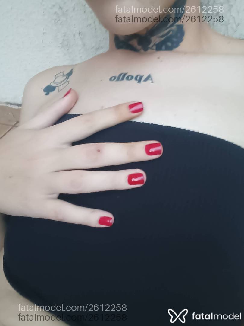 Acompanhante mulher trans com cabelo colorido de olhos castanhos em Maringá - Ruvy Ramonah