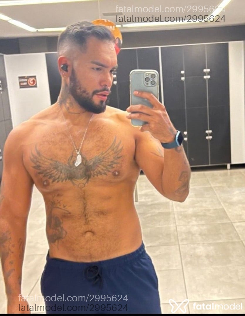 Acompanhante homem com cabelo castanho de olhos castanhos - Lincon