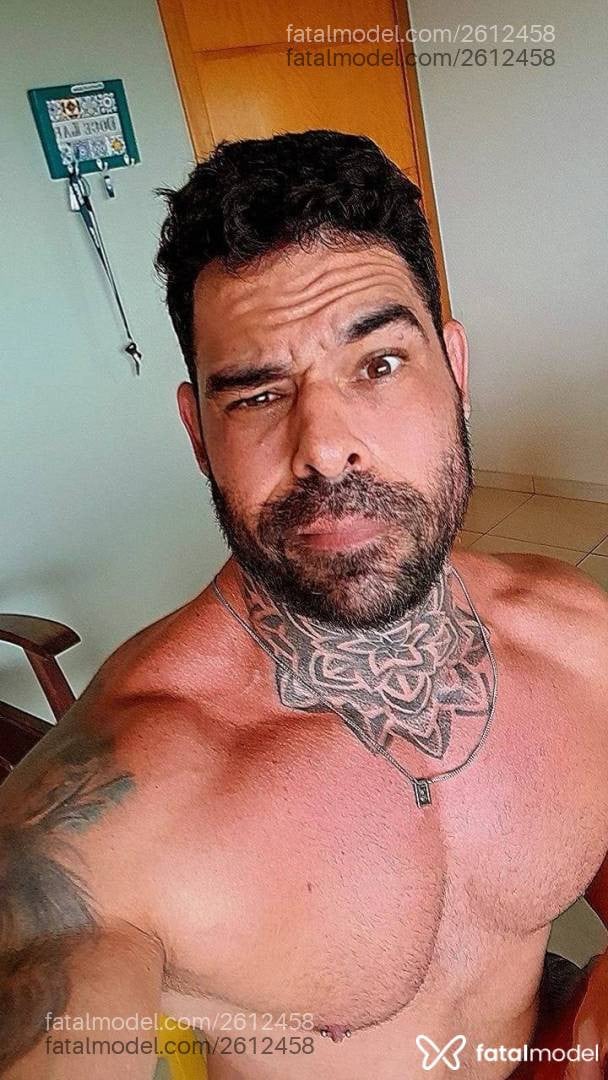 Acompanhante homem com cabelo castanho de olhos castanhos em São Paulo - ícaro Picart