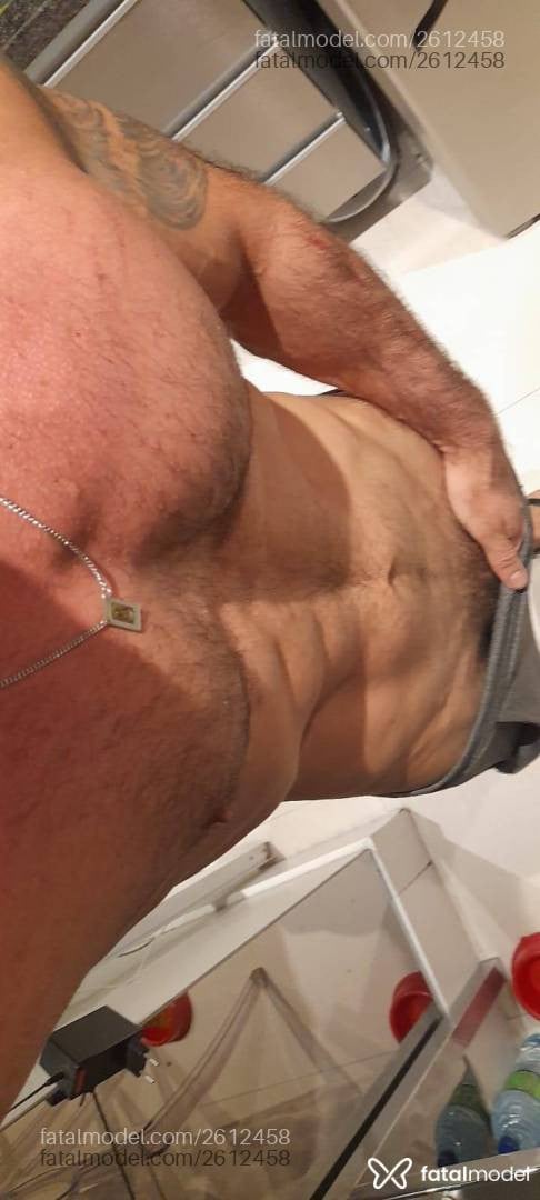 Acompanhante homem com cabelo castanho de olhos castanhos em São Paulo - ícaro Picart