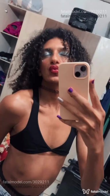 Acompanhante mulher trans morena (o) de olhos castanhos em Virtual - Isa Moné