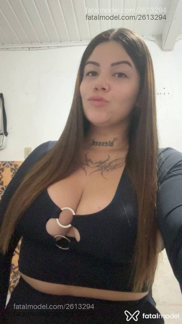 Acompanhante mulher com cabelo castanho de olhos verdes - Mirela Angel
